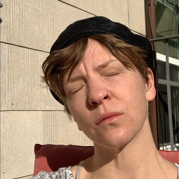 Meet your Posher, Julie - Picture 1 of 1